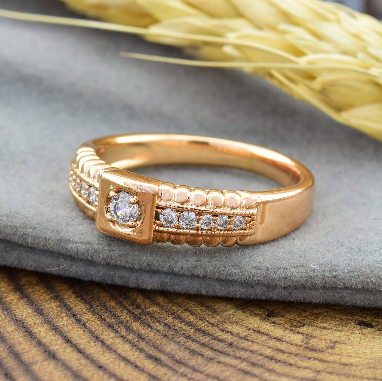 

Кольцо Xuping 14293 ширина 5 мм белые фианиты позолота 18К размер 19