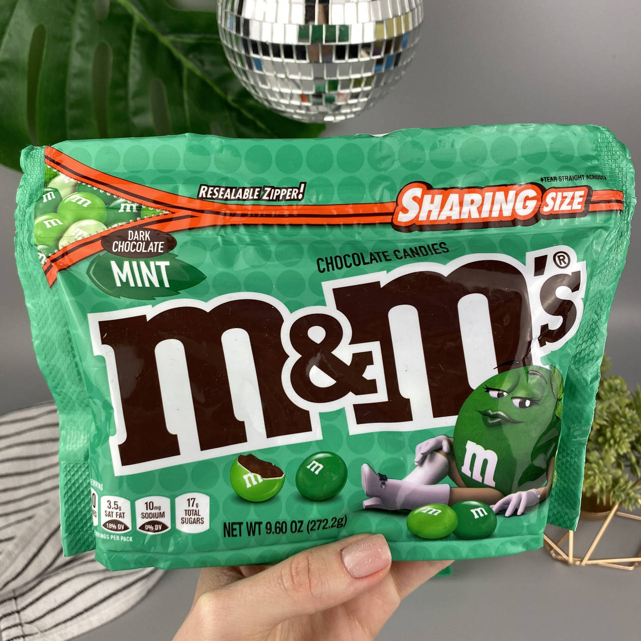 

Драже с тёмным шоколадом и мятой ммдмс M&M's Mint 272,2 г