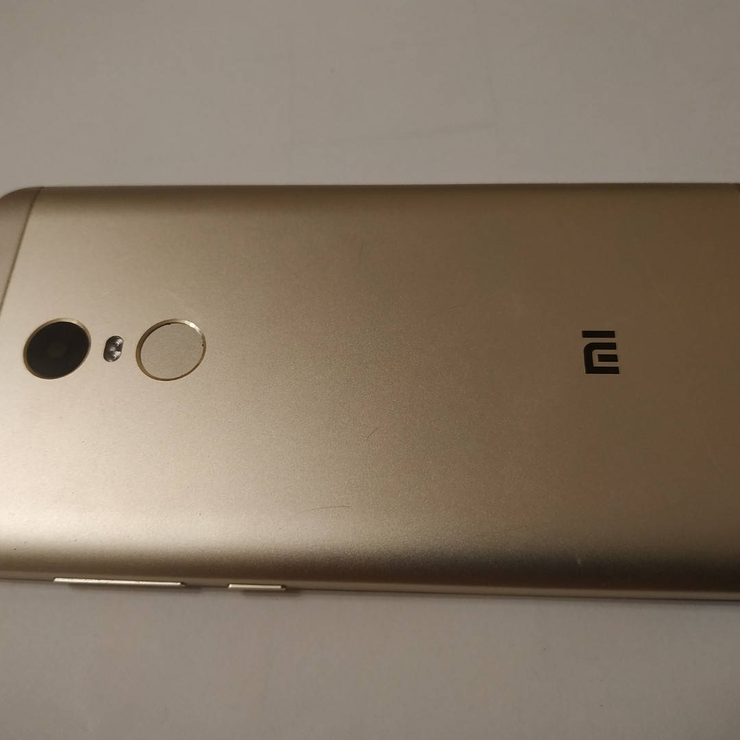 

Крышка б.у. оригинал для Xiaomi Redmi Note 4x (не глобальная версия, без болтов)