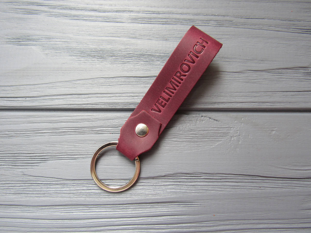 

Кожаный именной брелок_марсала_брелок для ключей из кожи, Бордовый