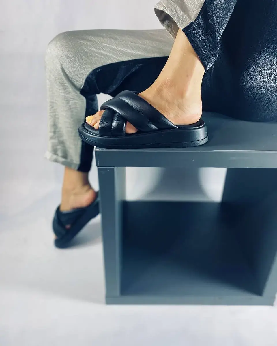 

Женские шлёпанцы натуральная кожа Черный 39