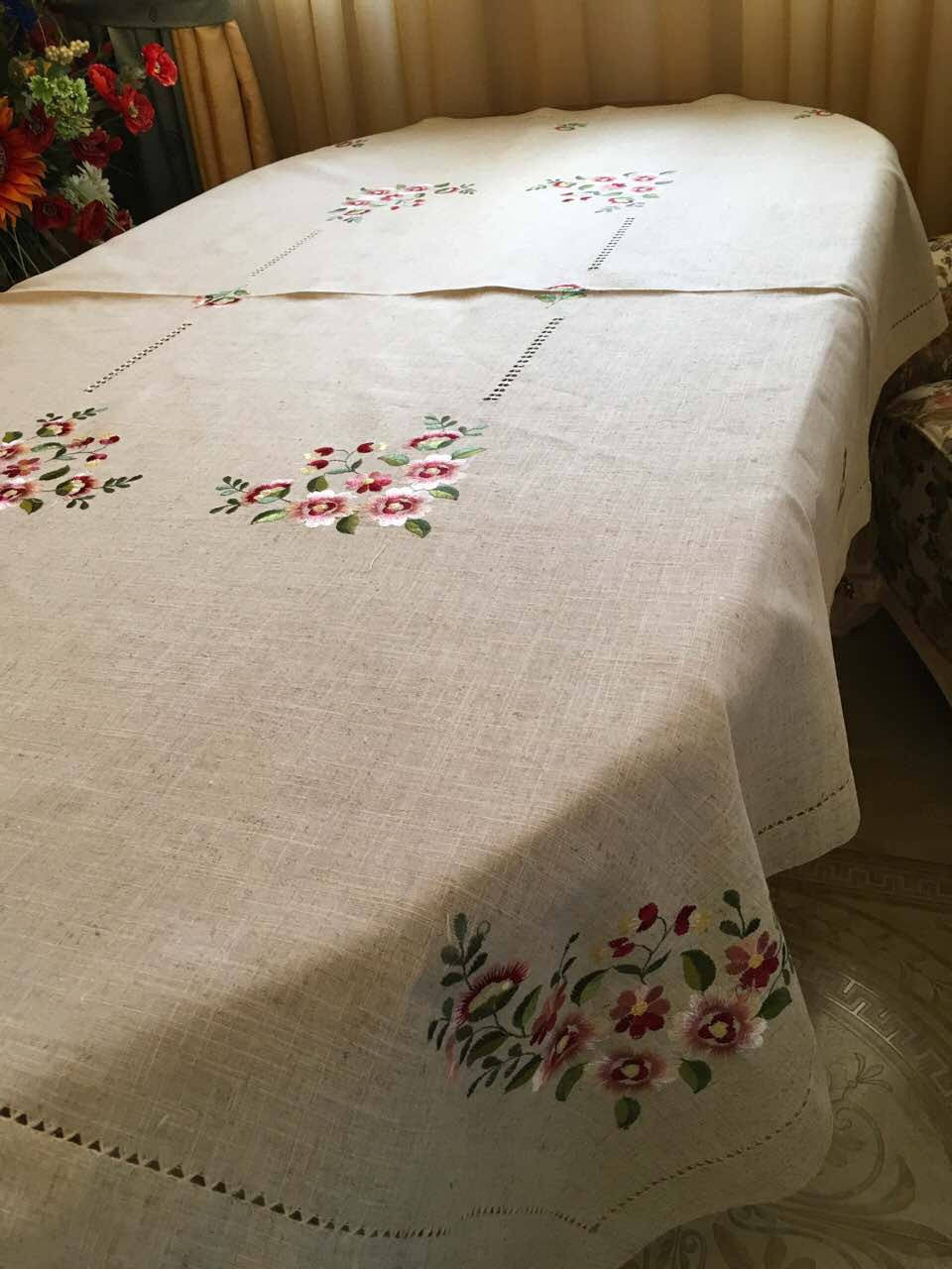 

Вишита скатертина квітами гладдю з мережкою 220*140 см, Светло-серый