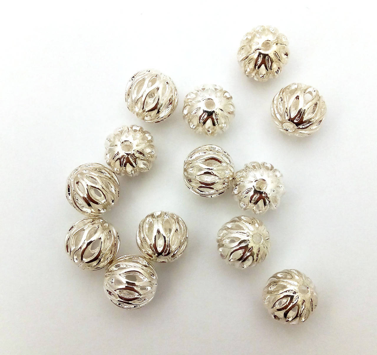 

Намистина металева різьблена, срібло 10 мм