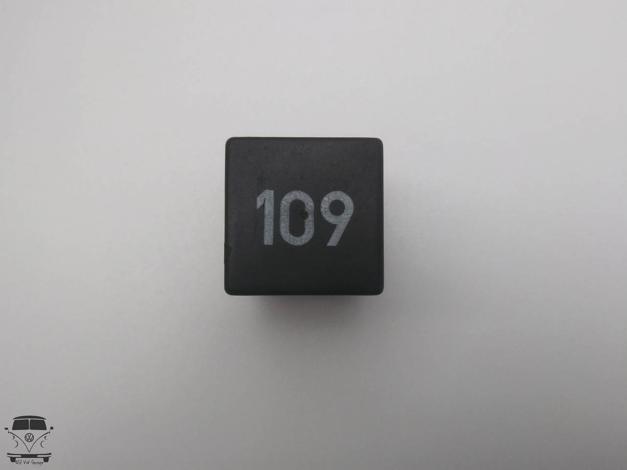 

Реле топливного насоса №109 (1J0 906 381 A) Гольф 4/Golf 4 Бора Шкода октавия тур Ауди