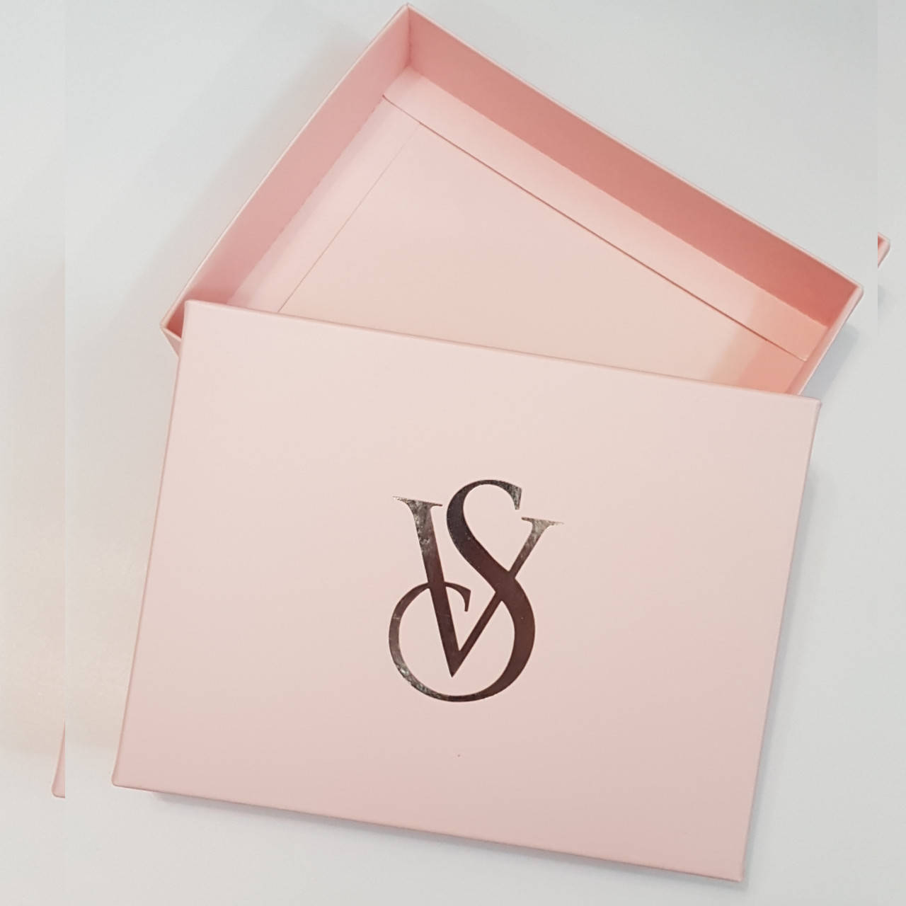 

Коробка Victoria's secret (S) в новом дизайне