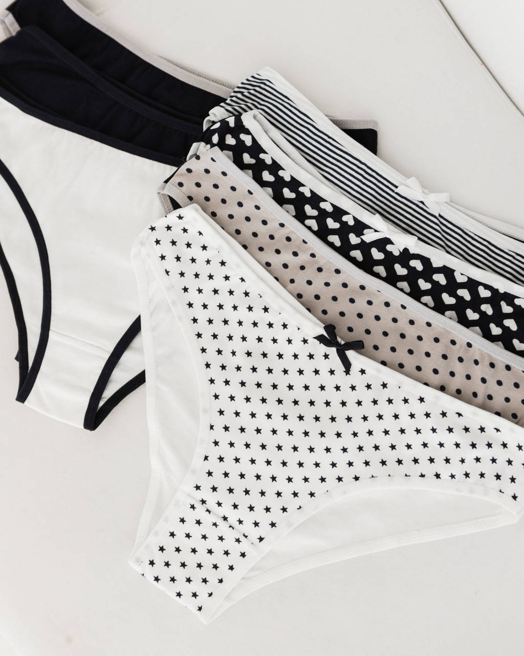 

Комплект женских трусиков неделька слипы Николетта Турция 37495 - 7 шт Хлопок XL, Разные цвета