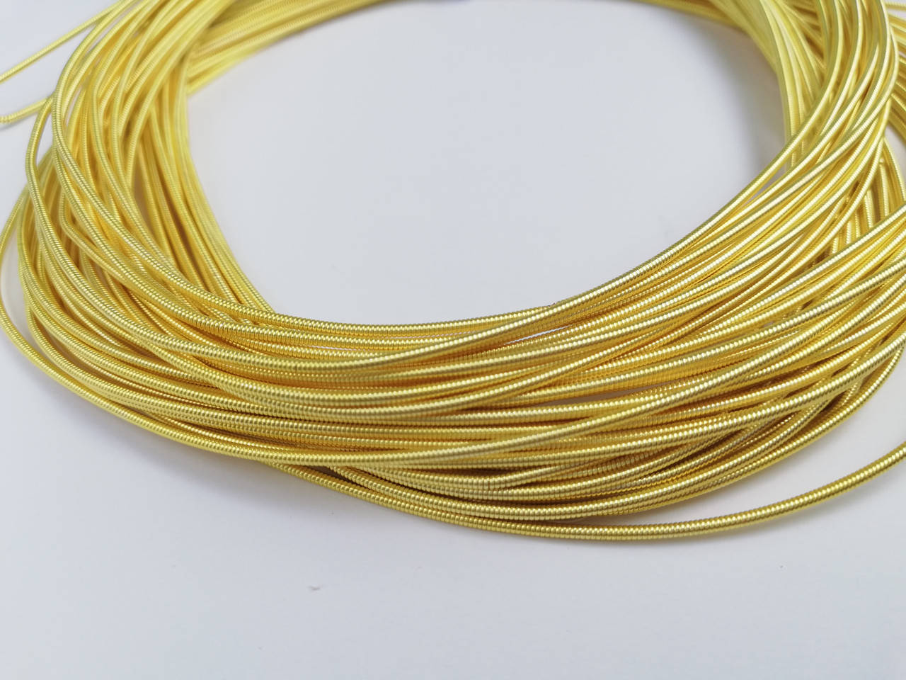 

Канитель жорстка 1,25 мм Yellow Gold Індія 1 м