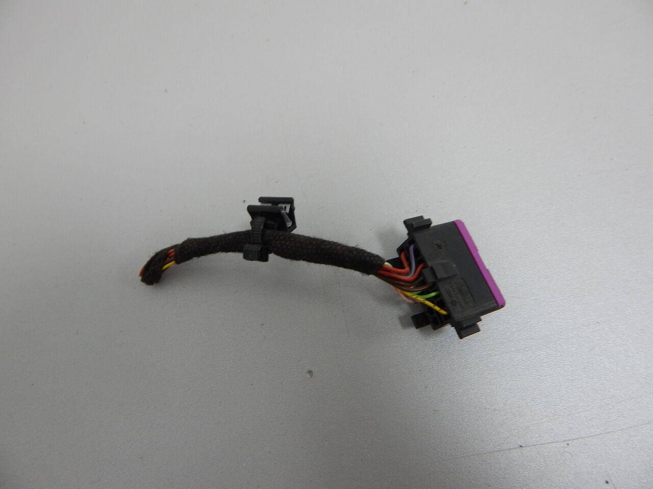 

Б/У Разьем AUDI A4 3A0972695A