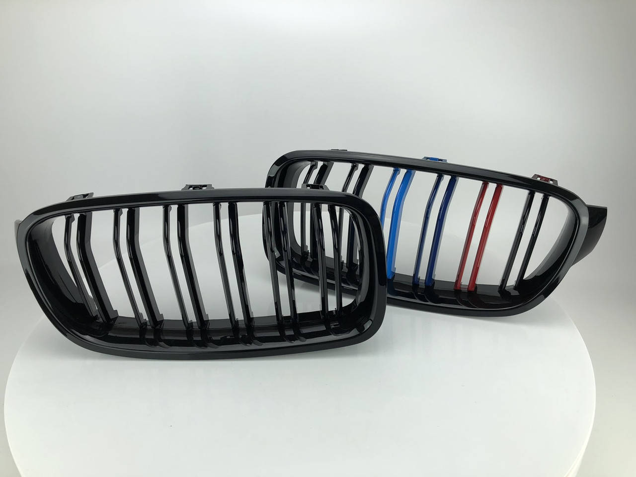 

Решетки (ноздри) BMW F30/F31 стиль М3 (Color), Черный