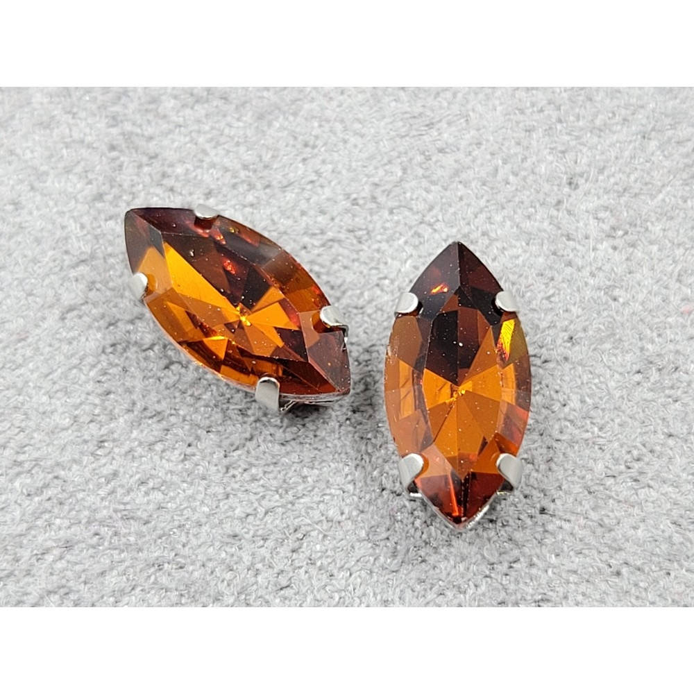 

Страз в цапах. Размер 6*12. (стекло). Цвет - медовый