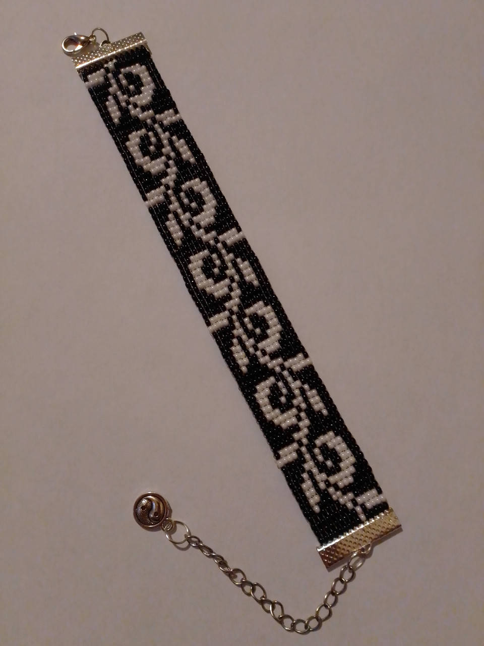 

Браслет з бісеру "В*юнок"