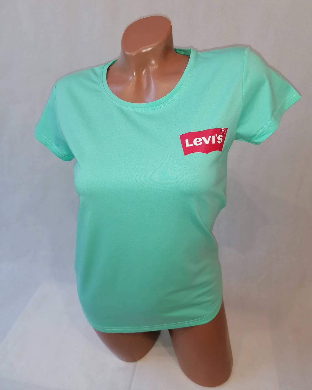 

Женская футболка с принтом Levi's, 44-48 размер. Цвет МЕНТОЛОВЫЙ