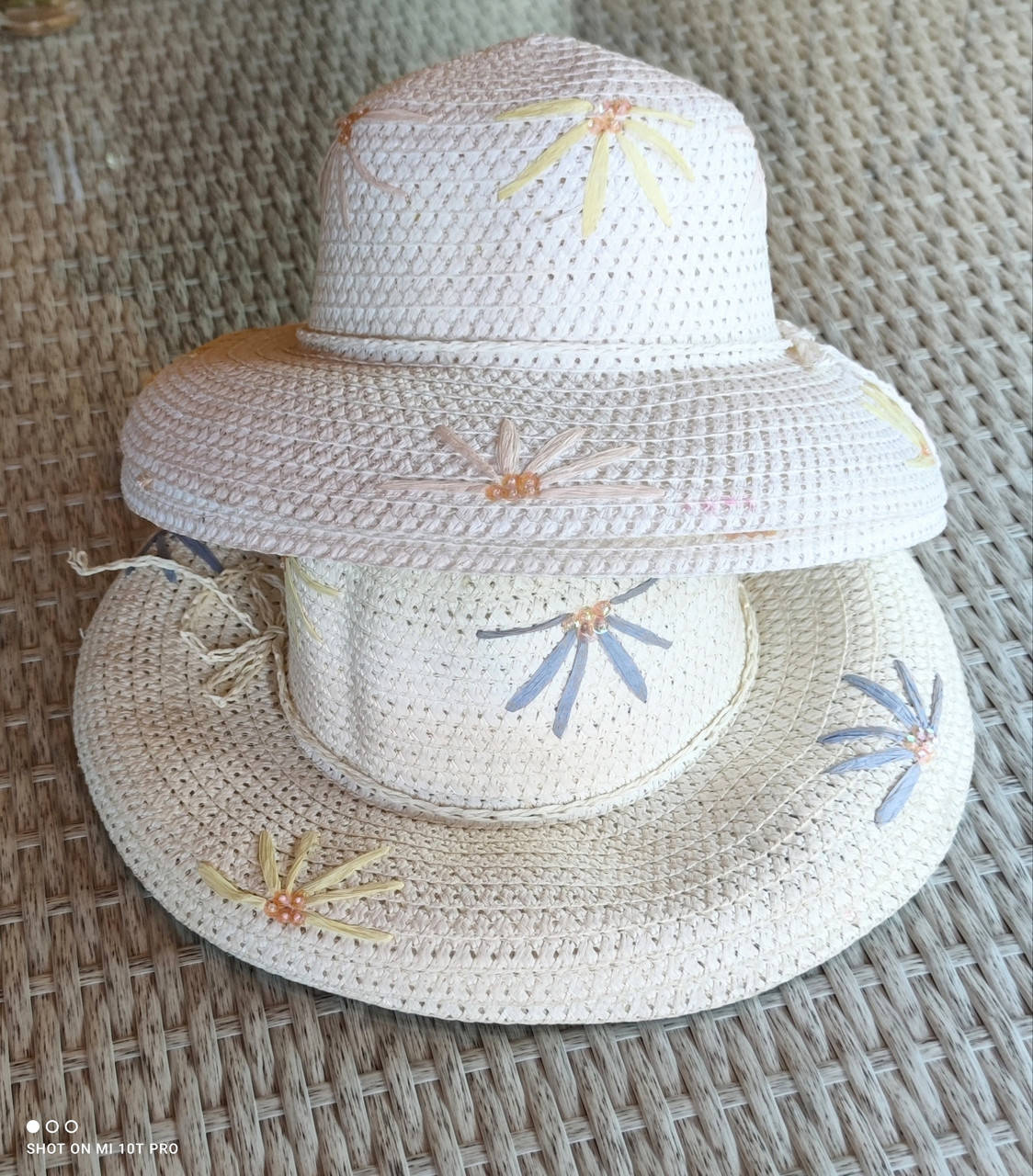 

Женская соломенная шляпа