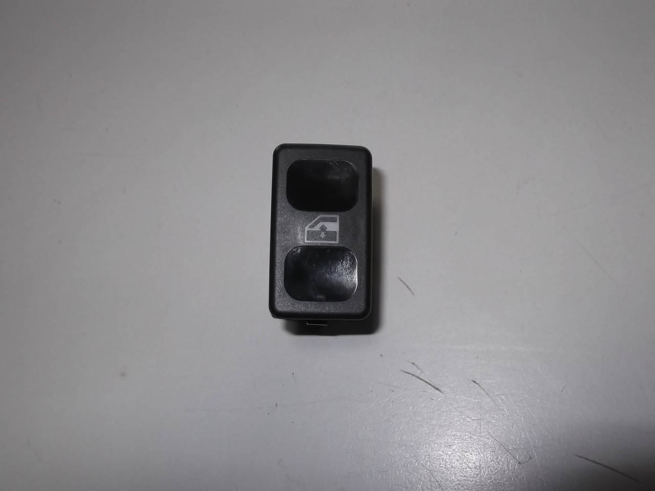 

Кнопка стеклоподйомника VW Caddy 95-04г.в.