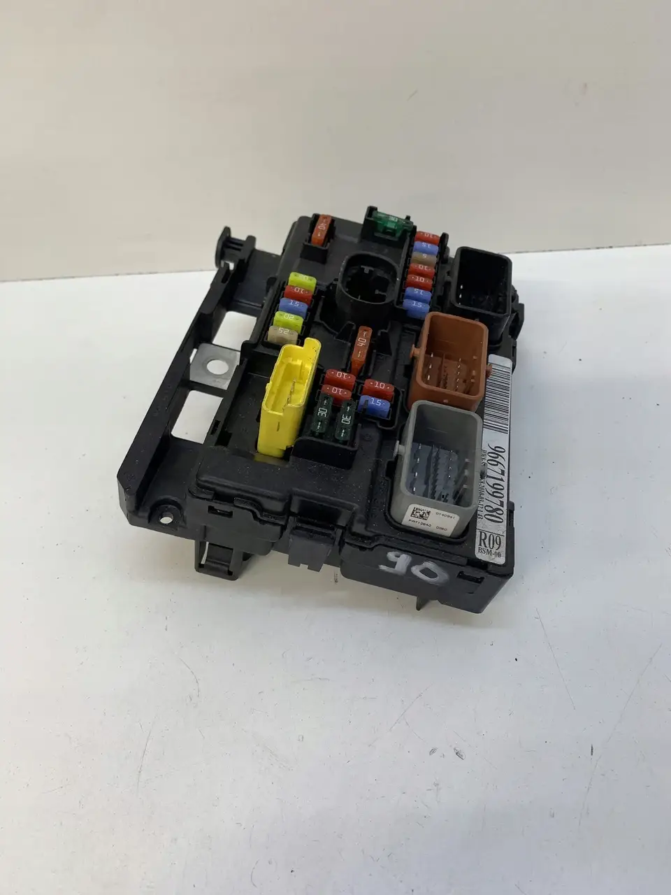 

Блок предохранителей BSM R09 9667199780 CITROEN PEUGEOT под заказ 2-4 дн