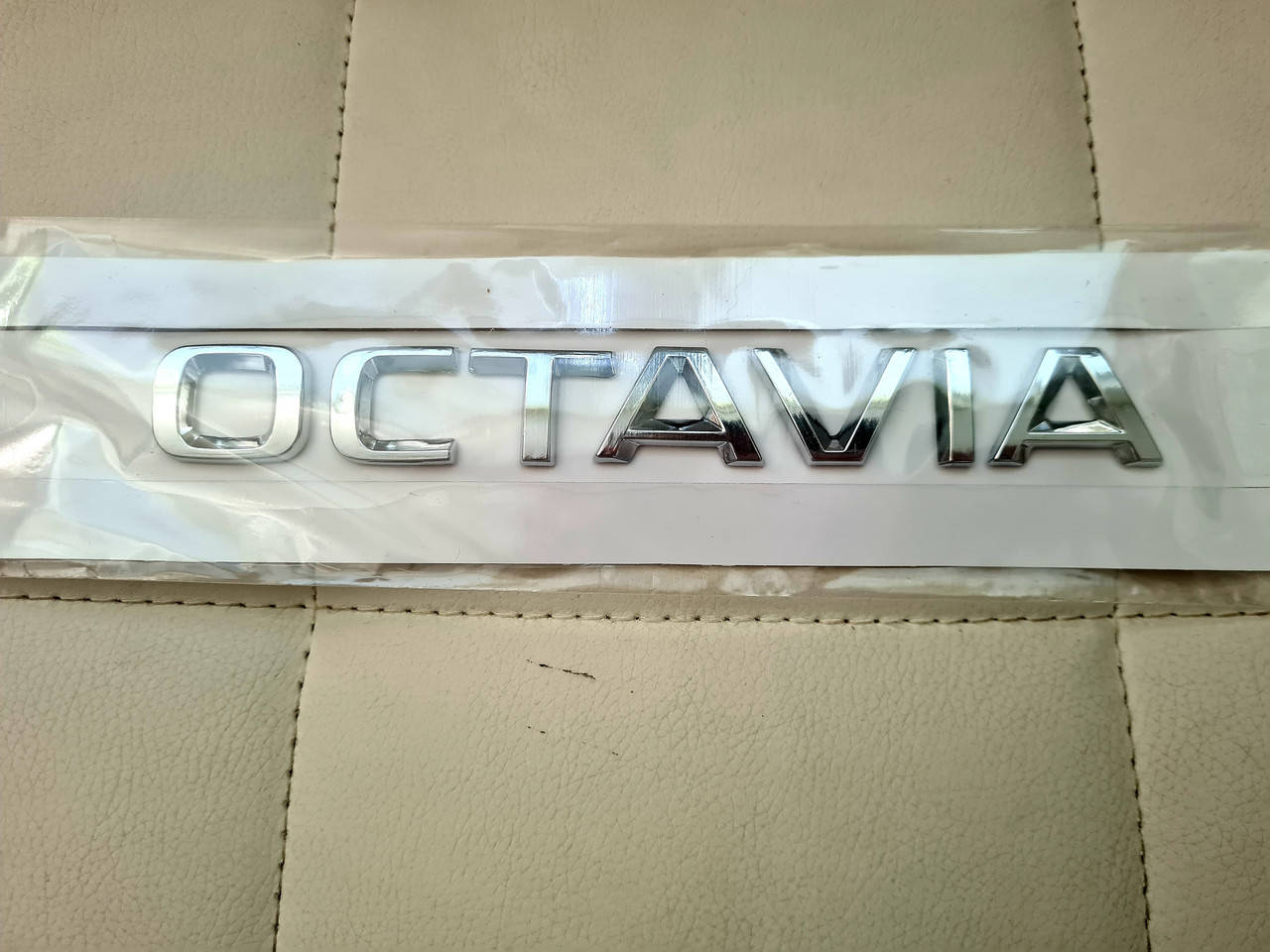 

Эмблема значок на багажник, надпись на багажник Skoda OCTAVIA (13>) (5E0 853 687 2ZZ)