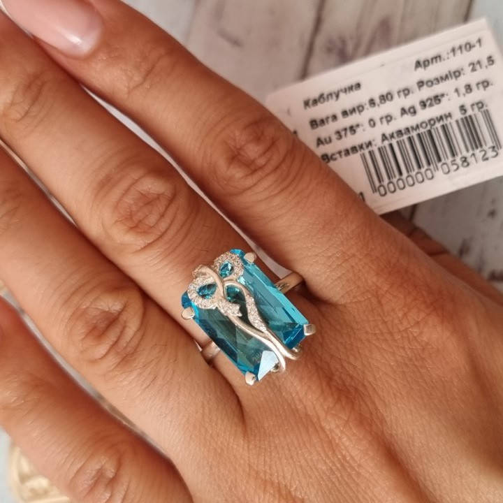 

Перстень женский серебряный с большим аквамарином и белыми фианитами