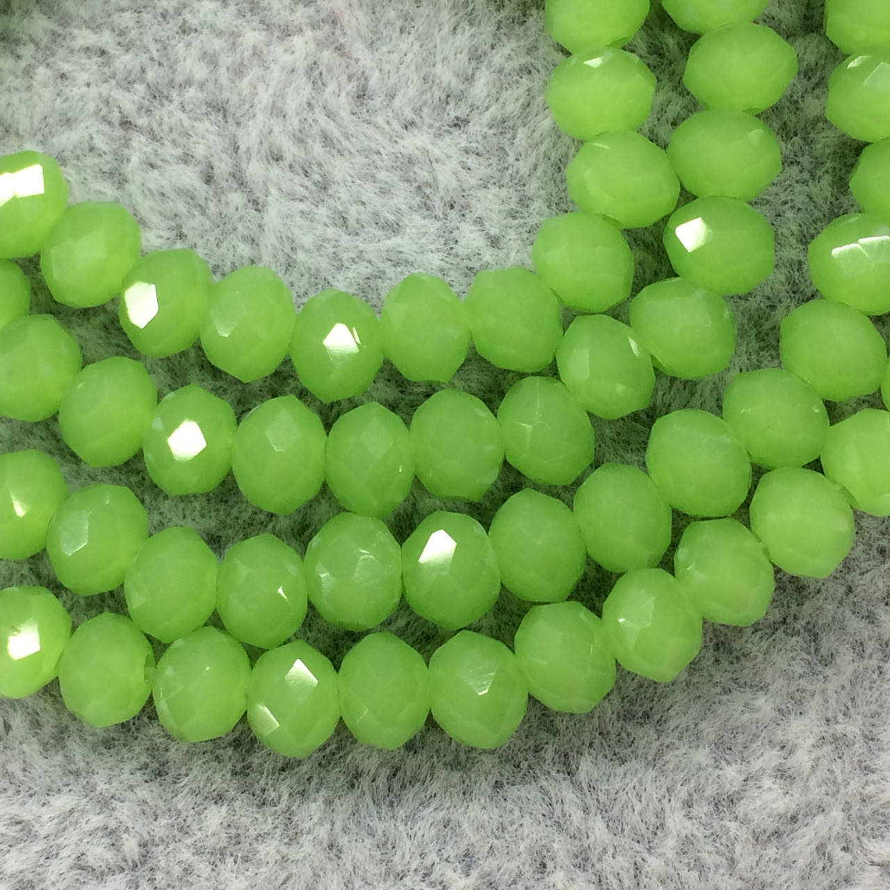 

Бусины на нитке Стекло d=4мм цвет салатовый матовый (~140 бусин на нитке)