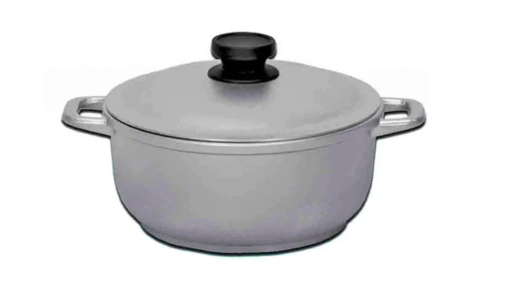 

Алюминиевая кастрюля литая с утолщенным дном и крышкой 2 л Биол К201, Серый