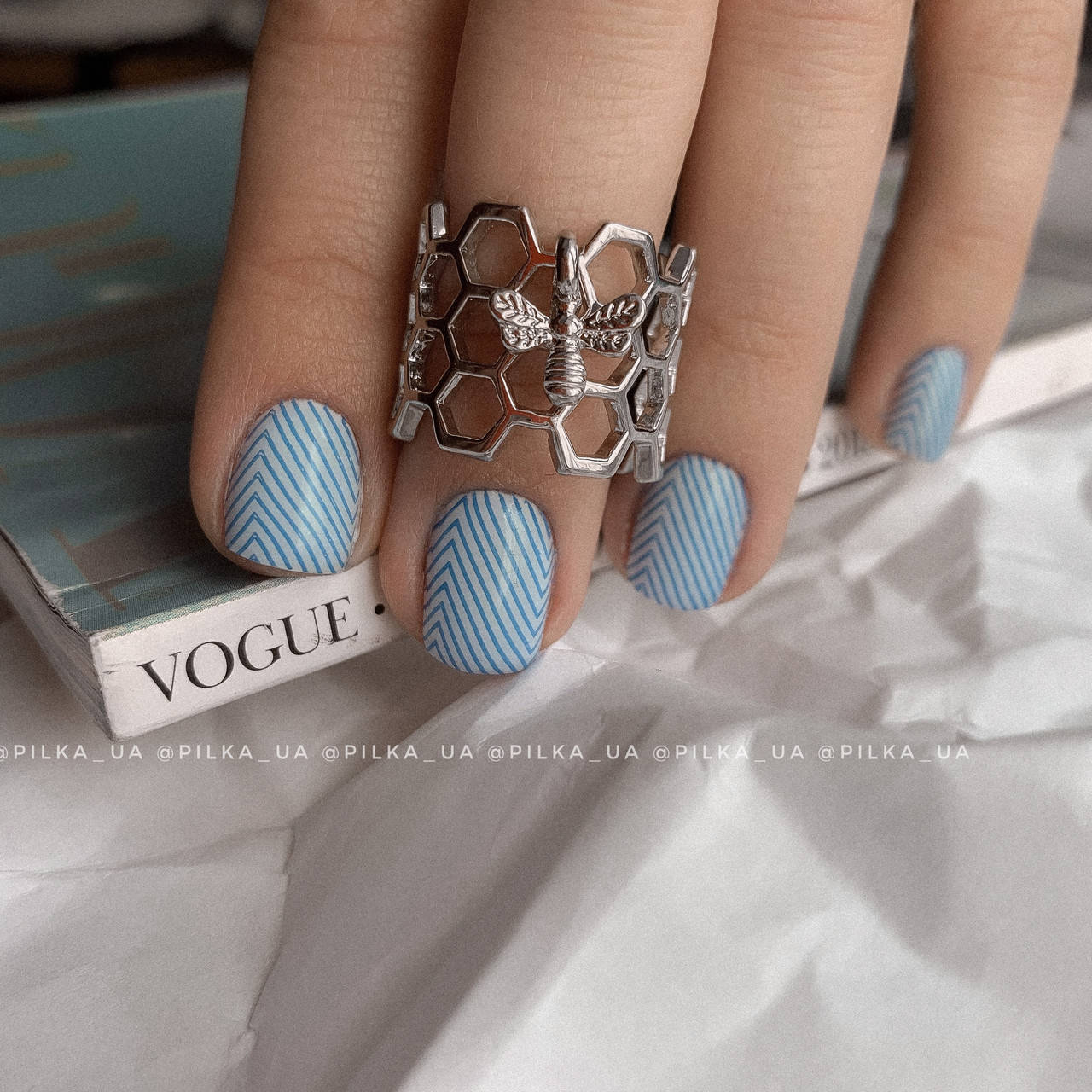 

Серебряное кольцо с пчелкой для фото ногтей/маникюра