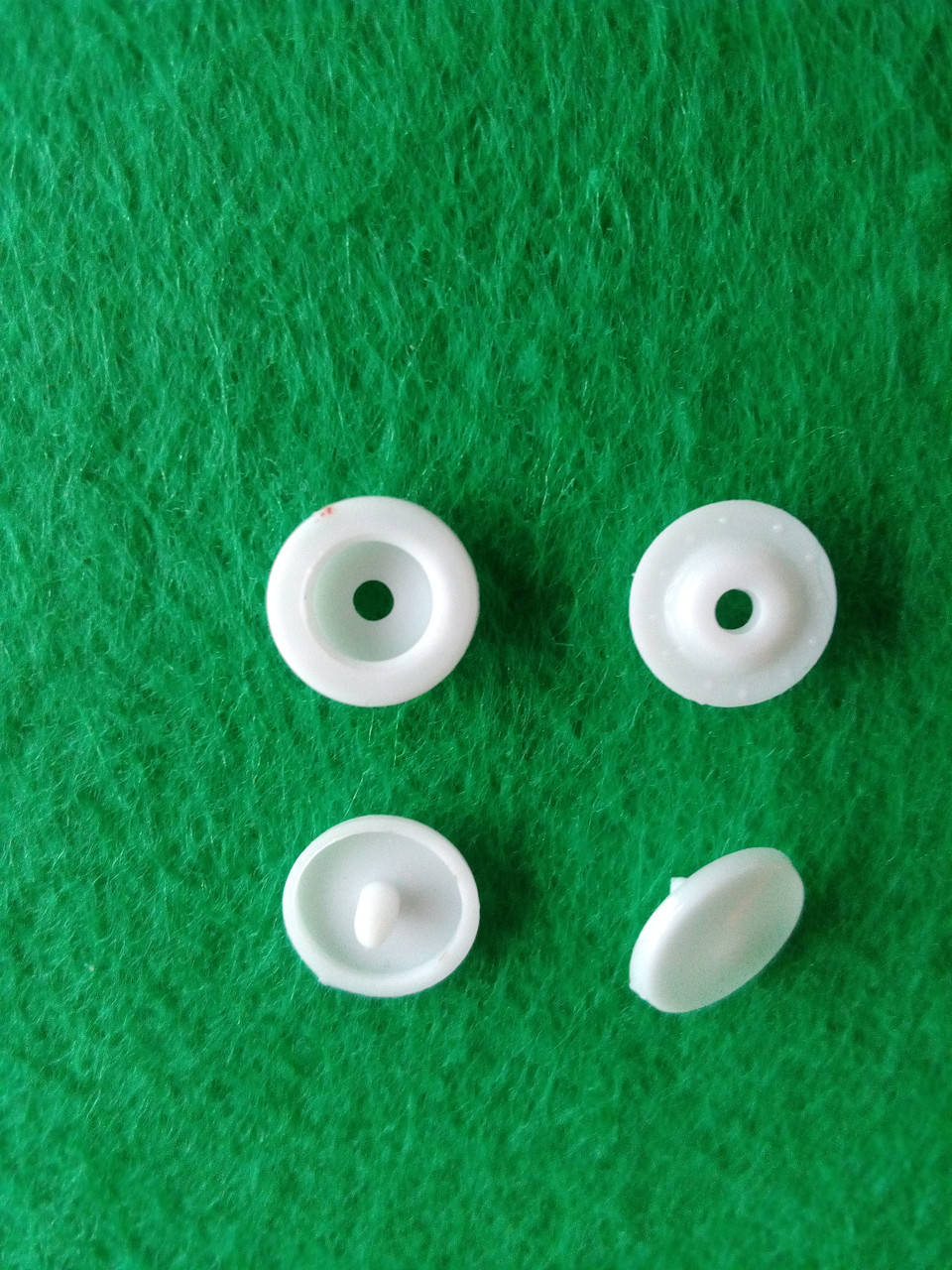 

Пластиковые кнопки 10,7мм белые