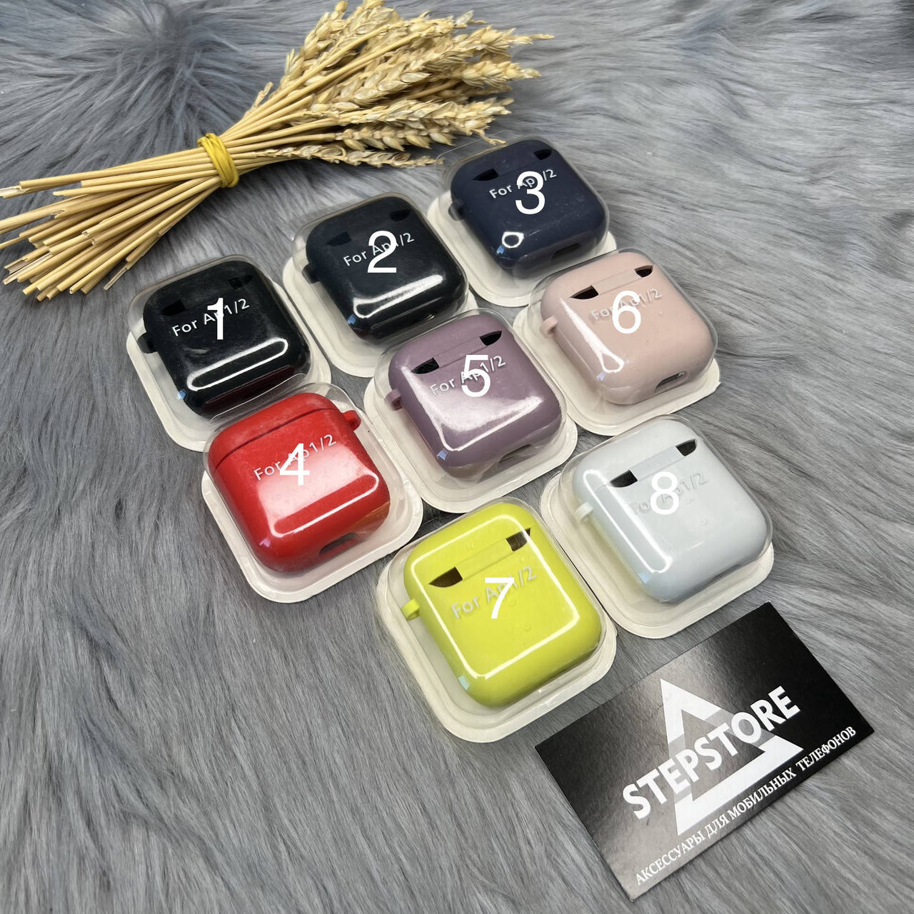 

Чехол силиконовый толстый для Apple Airpods 1 2 с микрофиброй внутри противоударный с карабином, Черный