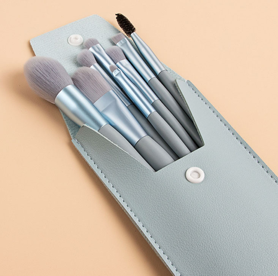 

Набор кистей для макияжа в чехле 5553 голубой 9 предметов