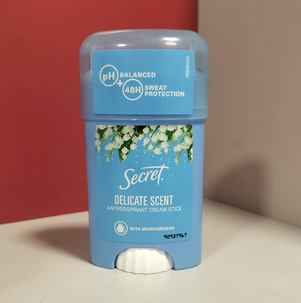 

Кремовый антиперспирант Secret “Delicate Scent” с ароматом ландыша, 40 мл
