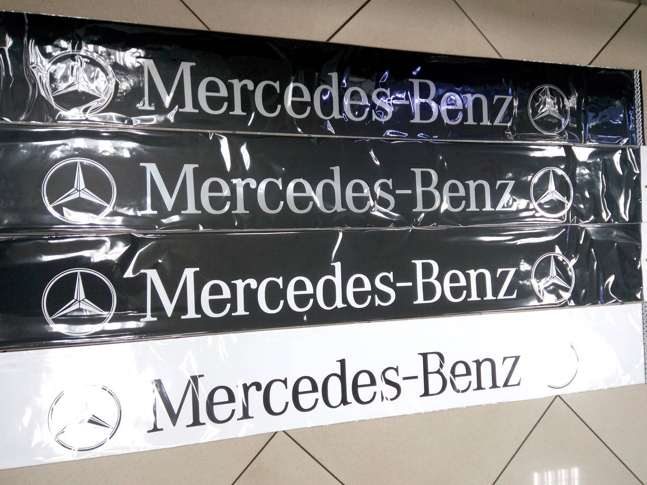 

Виниловые наклейки на лобовое стекло MERCEDES 135х17 см
