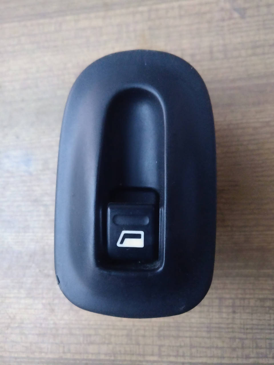 

Кнопка стеклоподъемника Peugeot 306 E25326