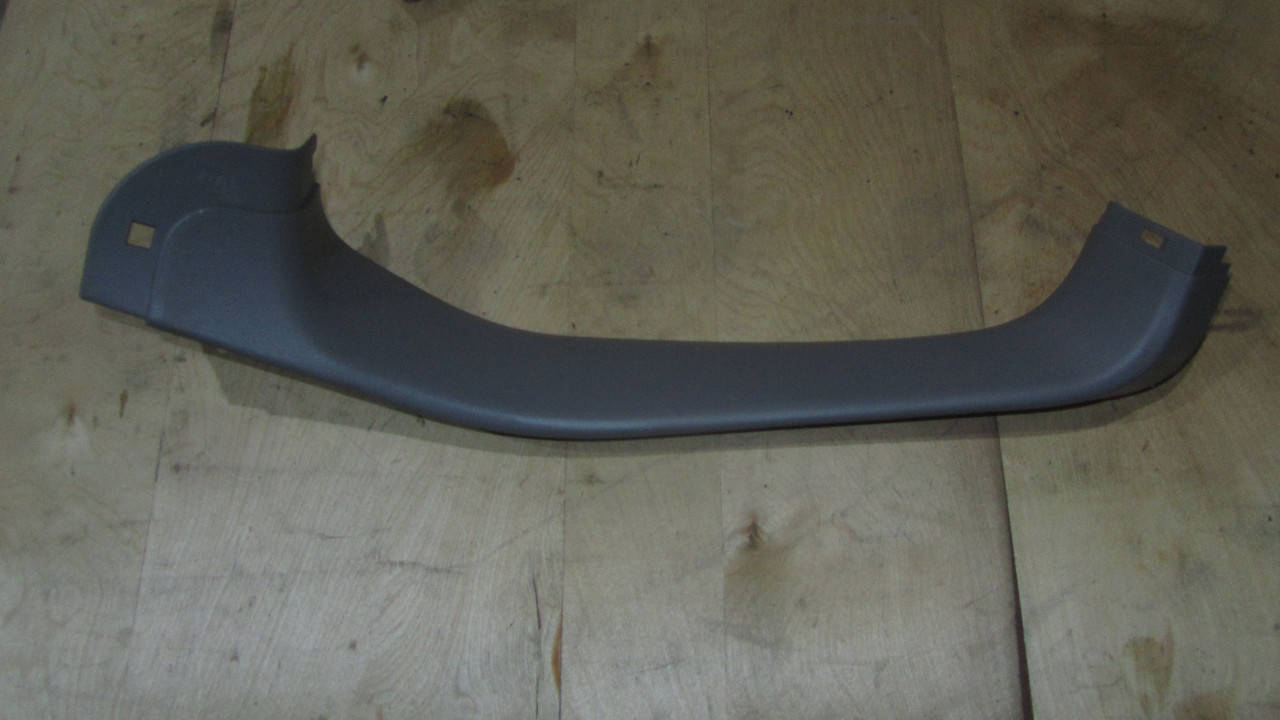 

Накладка крышки багажника левая Subaru Forester S11 94330SA030ND