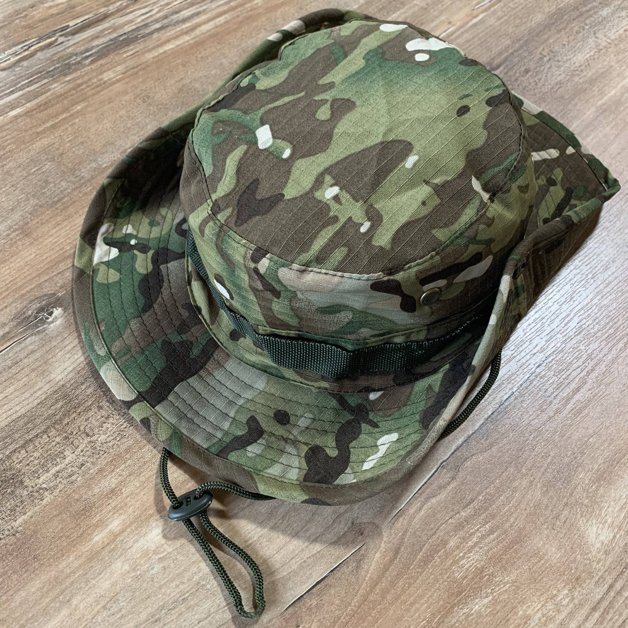 

Панама тактическая с широкими полями на кнопке