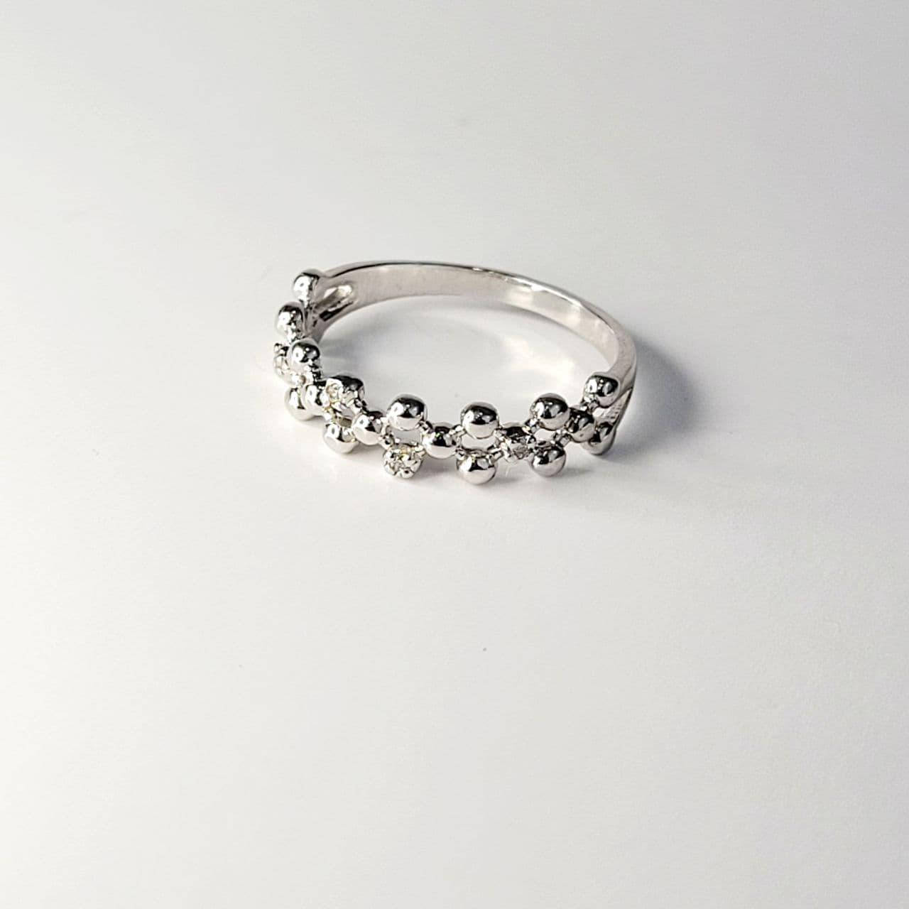 

Серебряное кольцо шарики 17.5р.