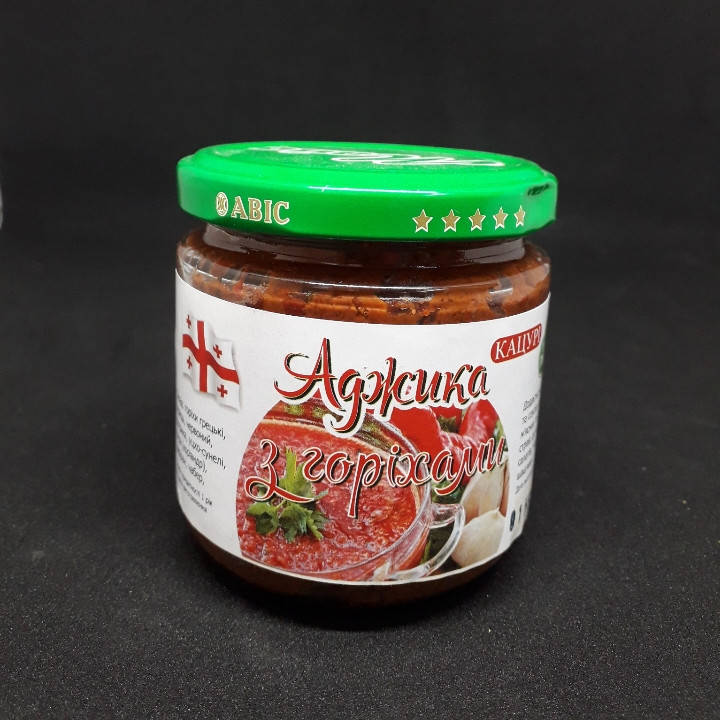 

Аджика с орехами красная