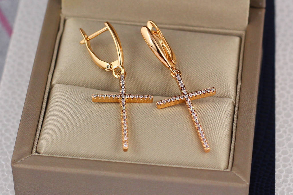 

Серьги Xuping Jewelry тонкие крестики с камнями 4 см золотистые