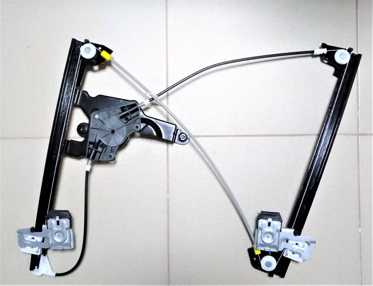 

Стеклоподъемник передний левый Шкода Октавия ТУР ( трос направляющие салазки каркас ) SkodaMag Винница