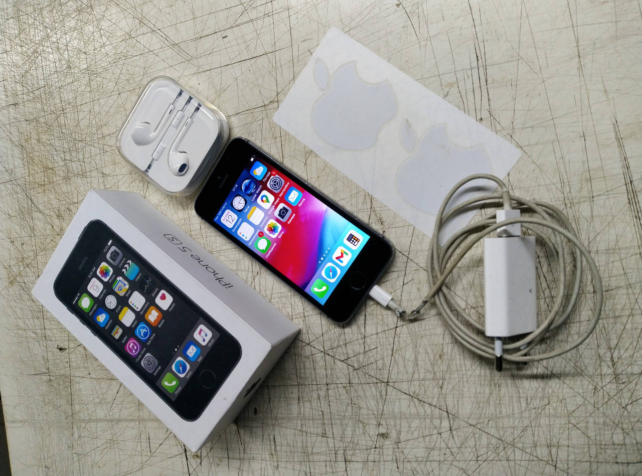 

IPhone 5s black 16Gb ORIGINAL, Черный