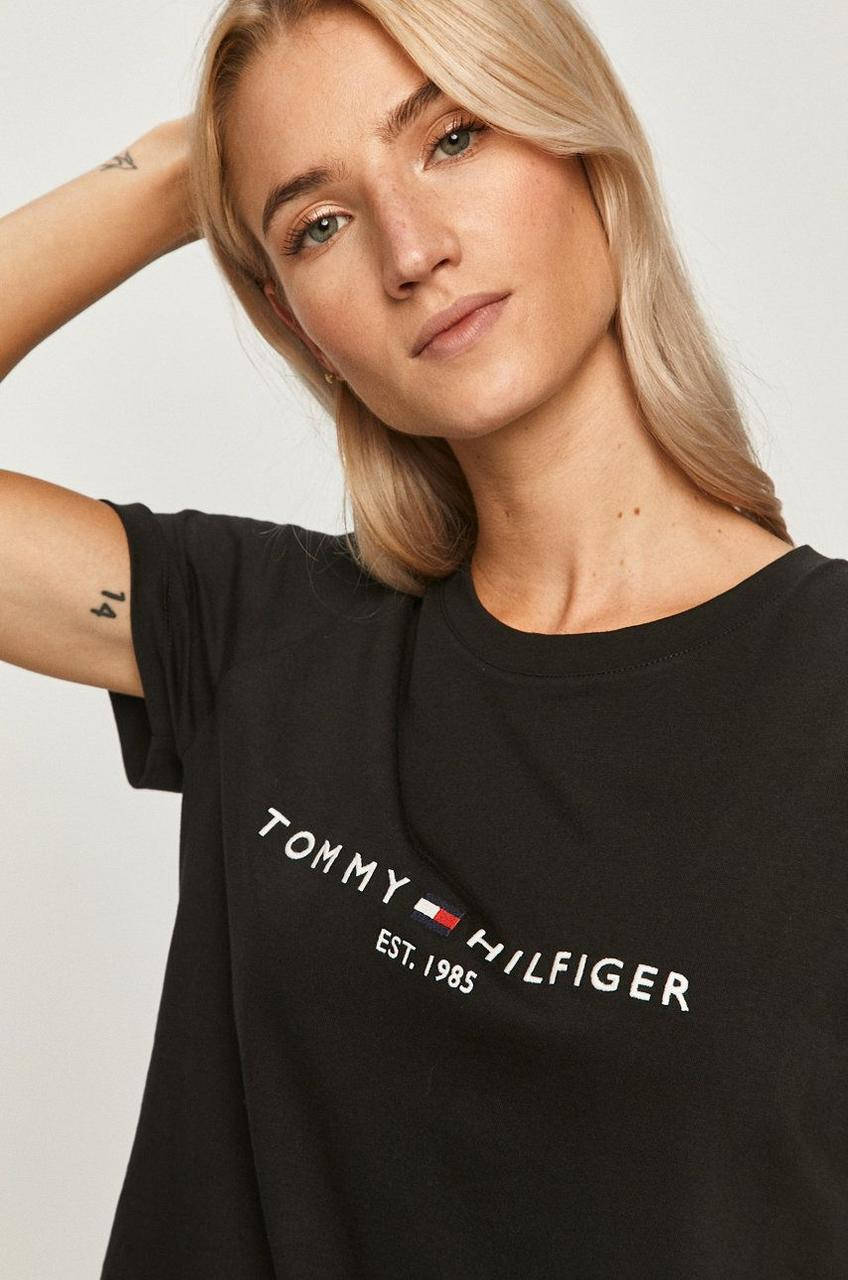 

Футболка женская Tommy Hilfiger, черная томми хилфигер M