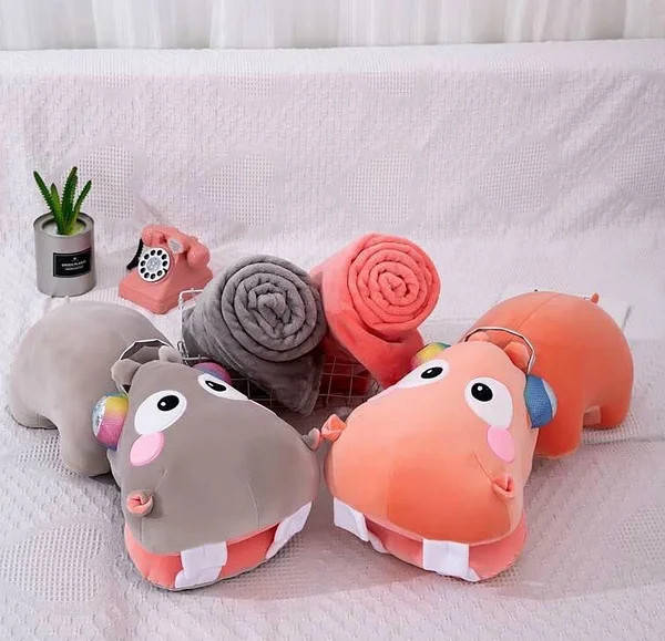 

Плед Бегемот в наушниках с пледом, мягкая игрушка, подушка в авто