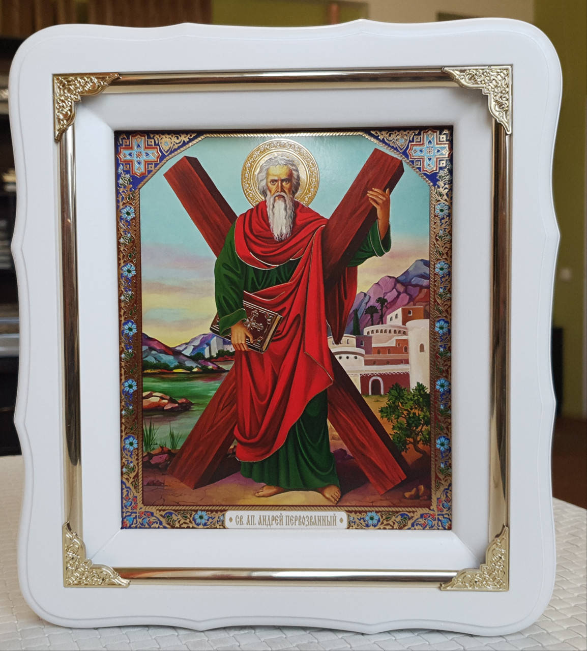 

Икона Св.Андрей Первозванный в белом фигурном киоте с декоративными углочками, размер 21*24,размер сюжета15*18