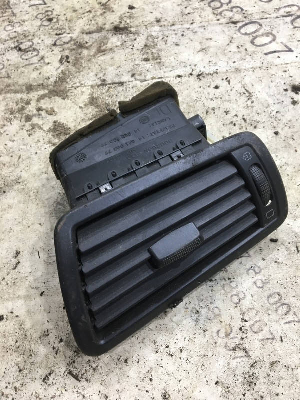 

Решетка воздуховода Citroen C8 1484108077 Право