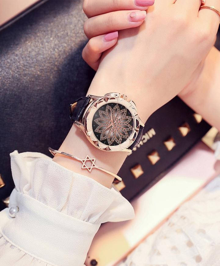 

Женские часы Classic Diamonds с черным ремешком