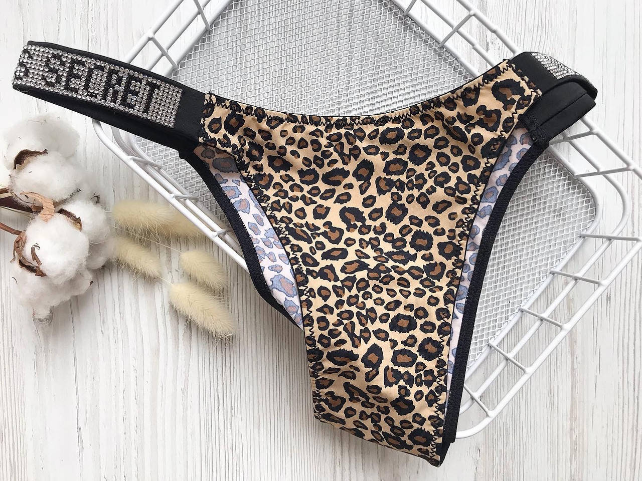 

COEUR JOIE - Трусики-стринги Victoria's Secret со стразами, леопард 46
