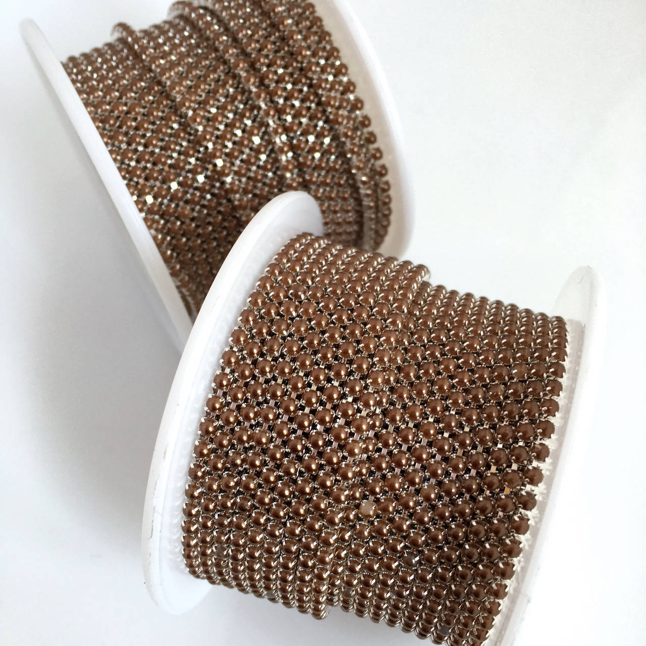 

Стразовая цепь ss6 (2 мм). Коричневый жемчужный. Серебро