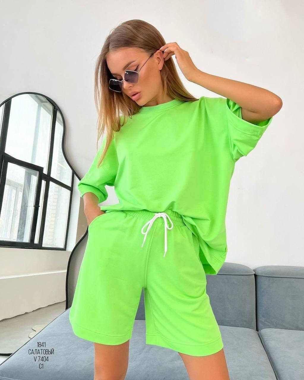 

Летний яркий спортивный женский костюм с шортами и футболкой/ норма и батал