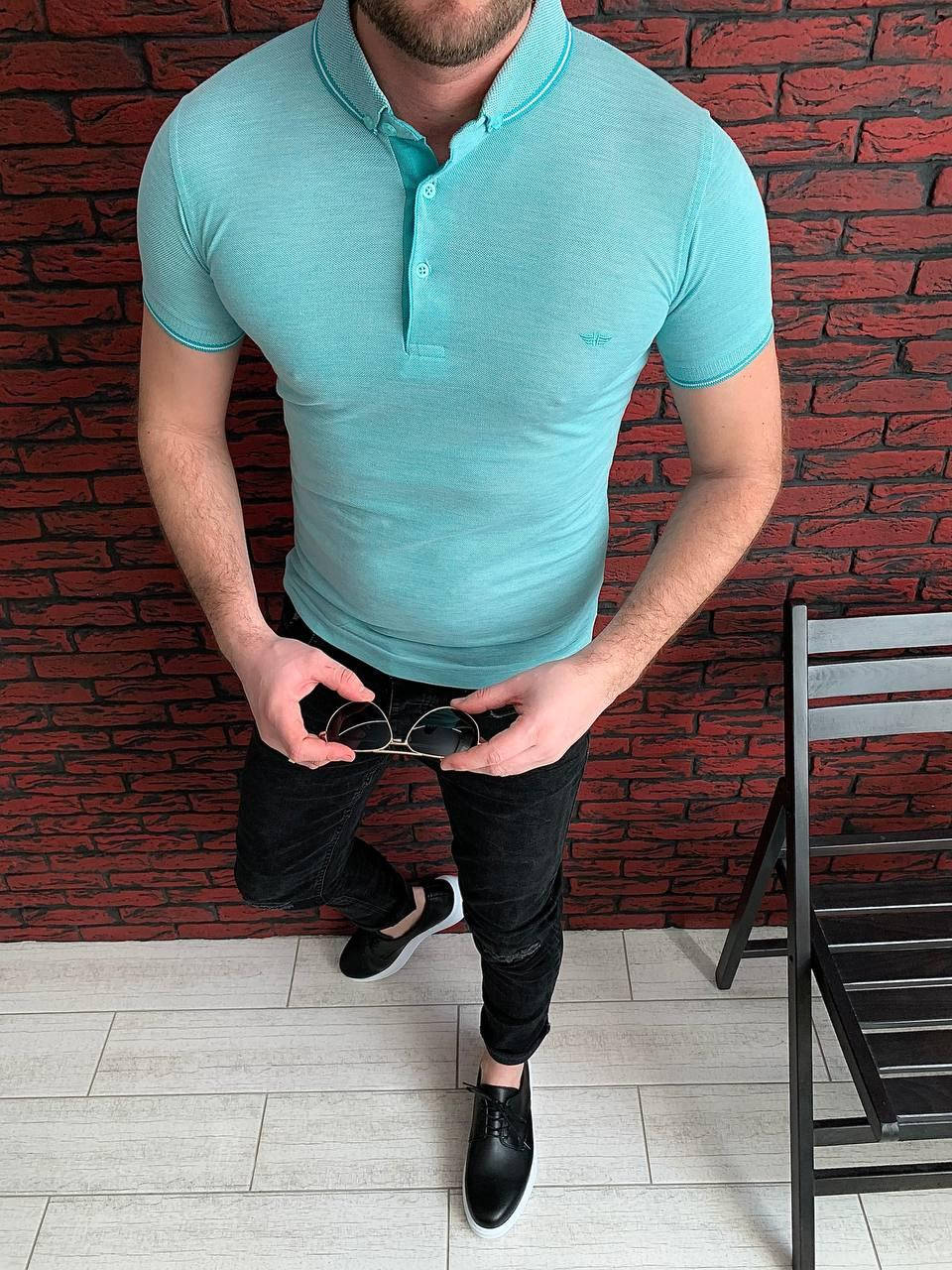 

Мужская стильная футболка поло с воротником на пуговках голубое M