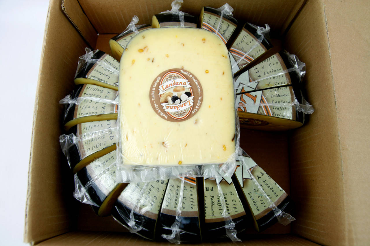 

Сир Ландана трюффель із біл. грибом фасований Landana truffel steinpilz 300g (Код : 00-00010073)