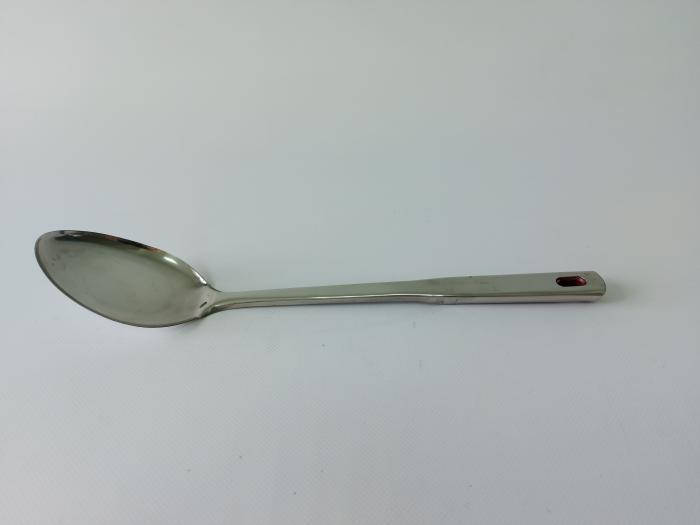 

Ложка для гарнира с пластмассовой ручкой второй сорт L 35 cm.