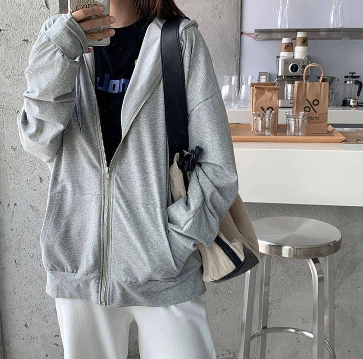 

Весенняя женская кофта oversize на молнии, с капюшоном и карманами серый