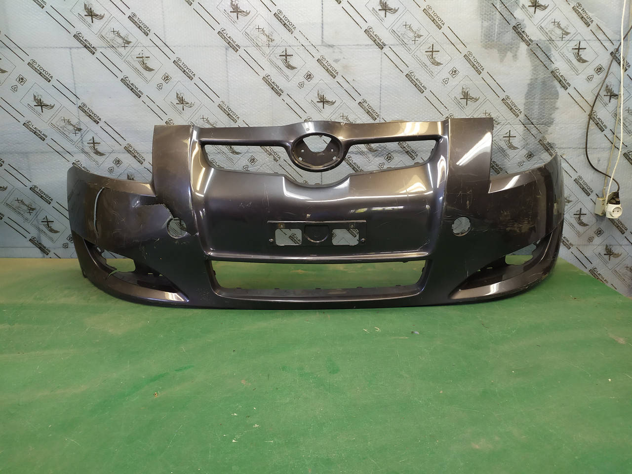 

Бампер передний Toyota Auris Xenon E150 2007-2013